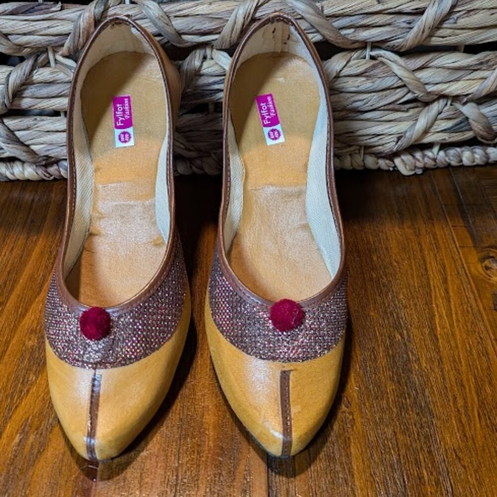 NWOT Women's Flats with Pom Pom and Sparkle!